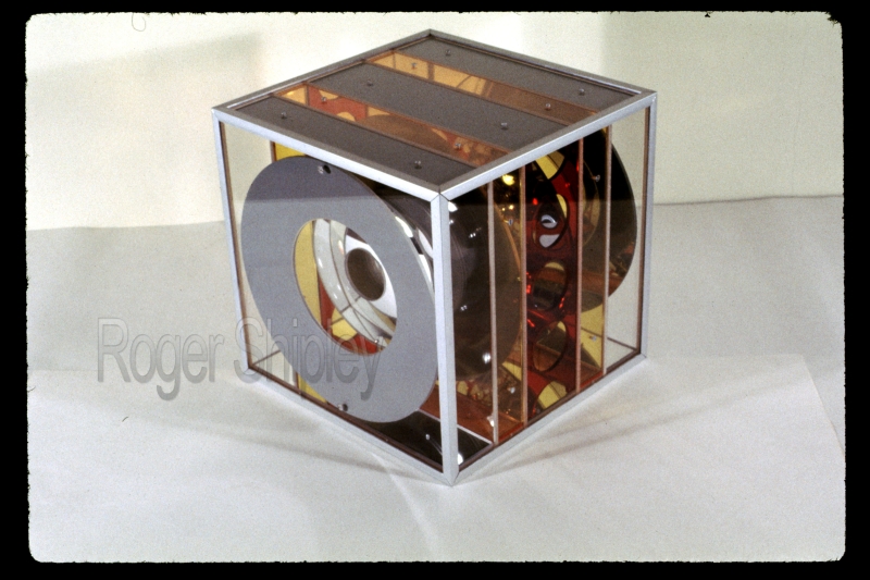 PP31, 3 qtr view, 9x9x9 inches, plexiglass, mirror, aluminum, 1973.jpg