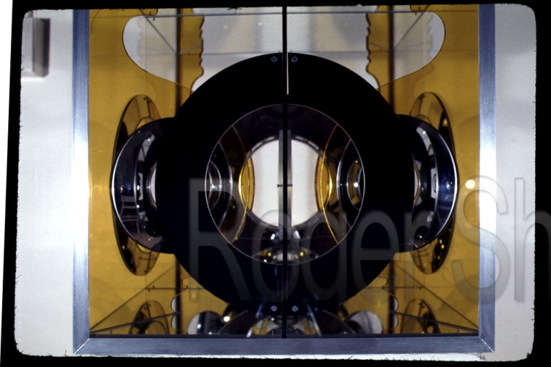 PP40, side view, 14x14x14 in, plexiglass, mirror, aluminum, 1976.jpg