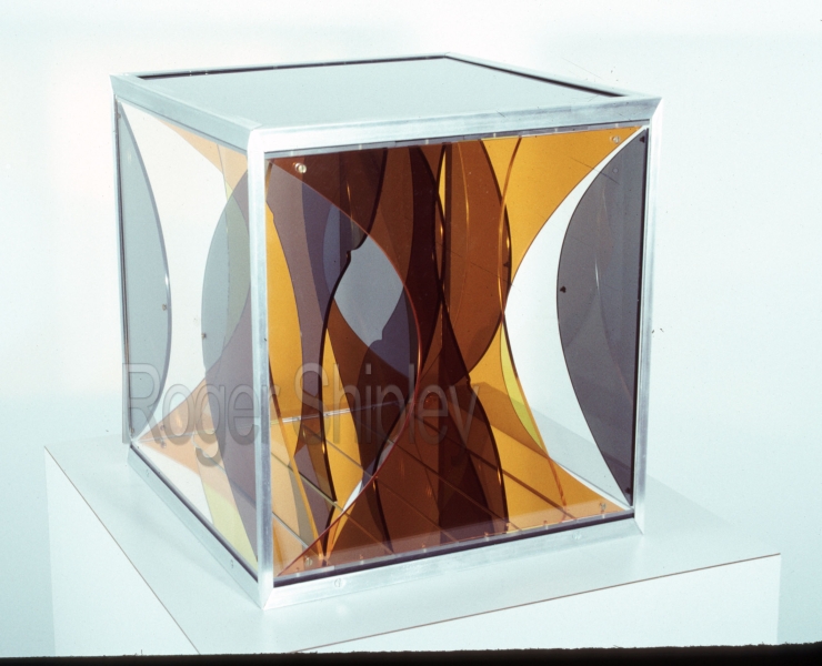 PP71, 3qtr view, 10.5x10.5x11.5 inches, plexiglass, mirror, aluminum, 1990.jpg